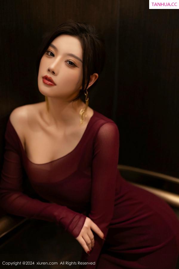 杨晨晨 sugar小甜心CC [XiuRen]高清写真图 2024.10.25 No.9348 杨晨晨Yome 丝袜美腿第6张图片
